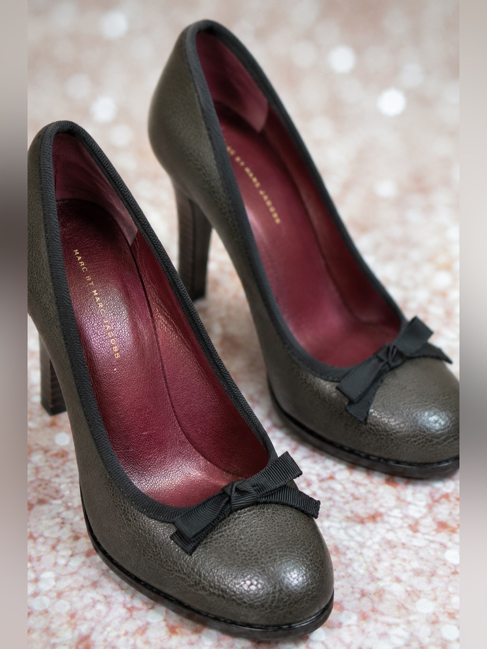MARC JACOBS Brown Leather Bow Pumps Round Toe Stiletto Heels Preppy Classic